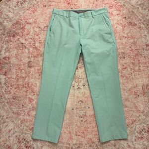 Like New Men's Vineyard Vines On-The-Go Pants Size 31x32 but actually 31x26